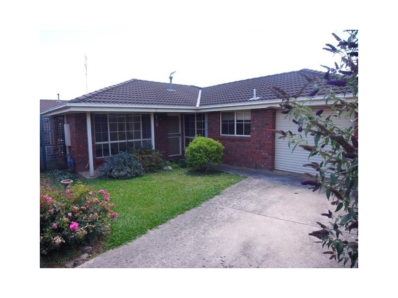 2/14 Cambridge Drive, Warragul VIC 3820