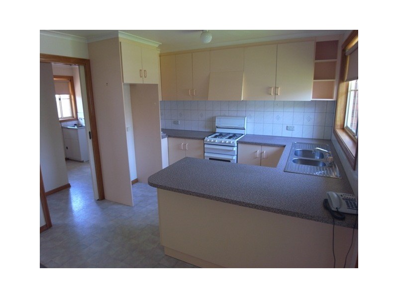 2/14 Cambridge Drive, Warragul VIC 3820