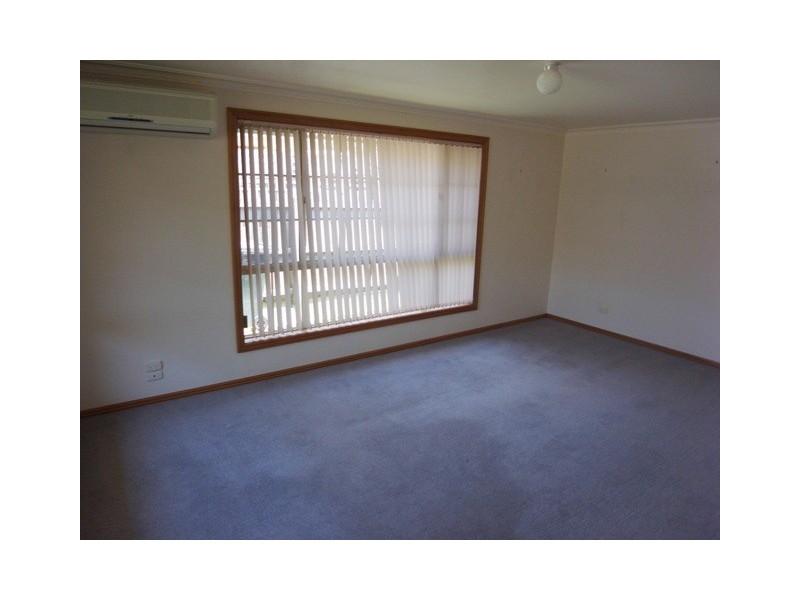 2/14 Cambridge Drive, Warragul VIC 3820