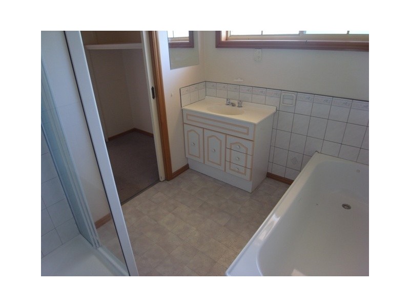 2/14 Cambridge Drive, Warragul VIC 3820