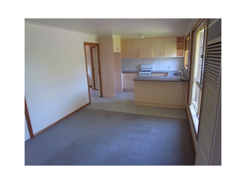 2/14 Cambridge Drive, Warragul VIC 3820