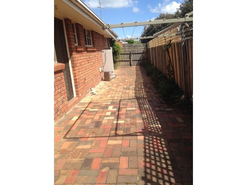 2/14 Cambridge Drive, Warragul VIC 3820