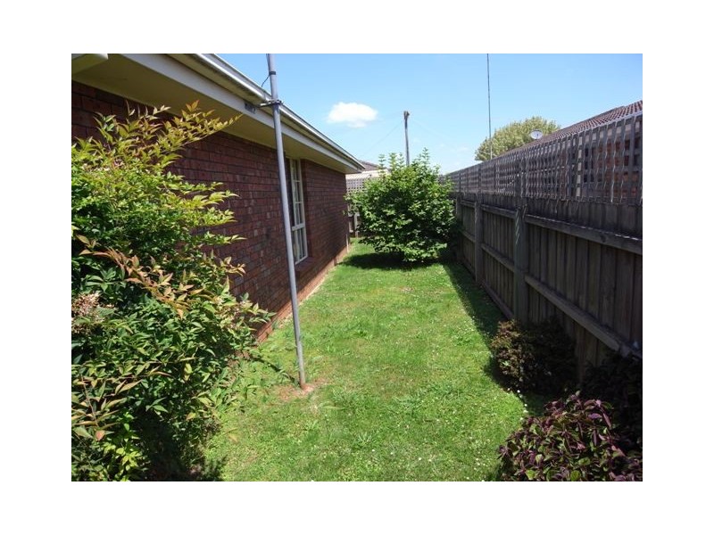 2/14 Cambridge Drive, Warragul VIC 3820