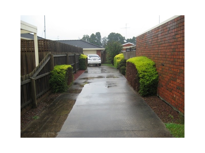 2/14 Cambridge Drive, Warragul VIC 3820