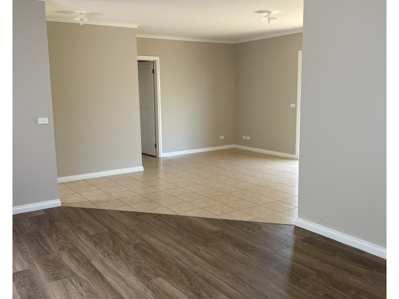 Unit 1/7 Lampard Road, Drouin VIC 3818