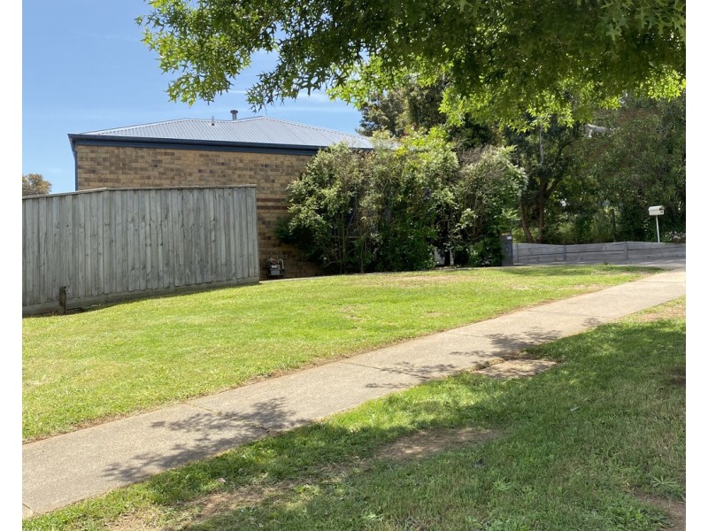 Unit 1/7 Lampard Road, Drouin VIC 3818