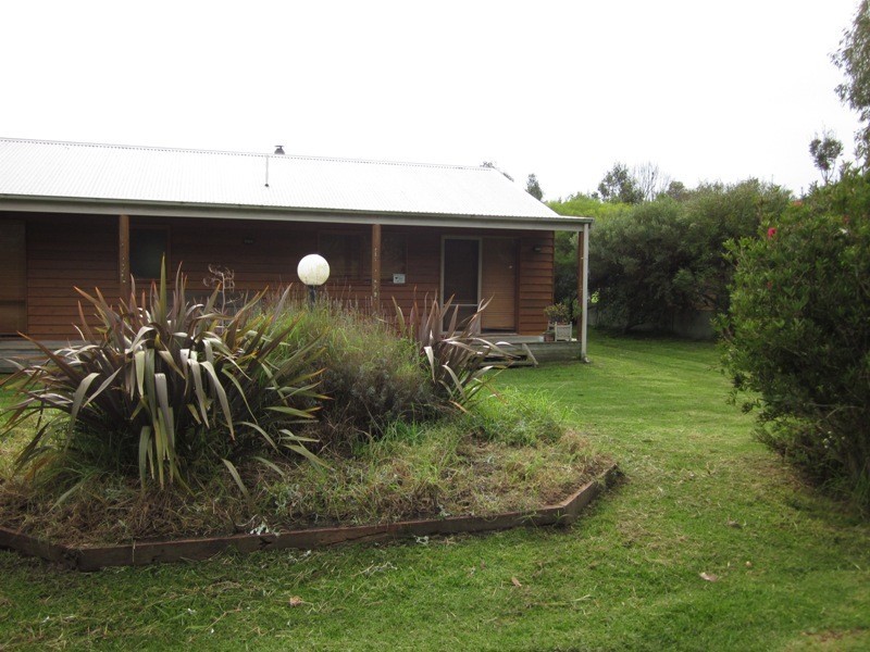 11 Ash Ave, Sandy Point VIC 3959