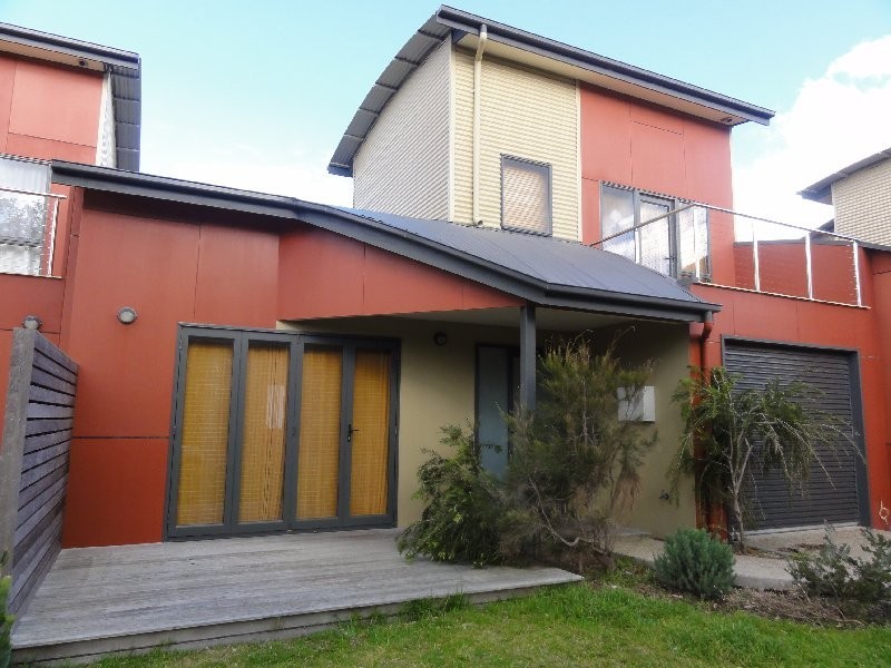 2/89 Beach Pde, Sandy Point VIC 3959