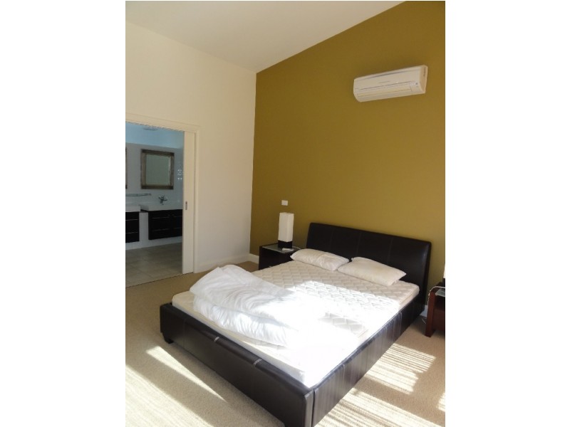 2/89 Beach Pde, Sandy Point VIC 3959