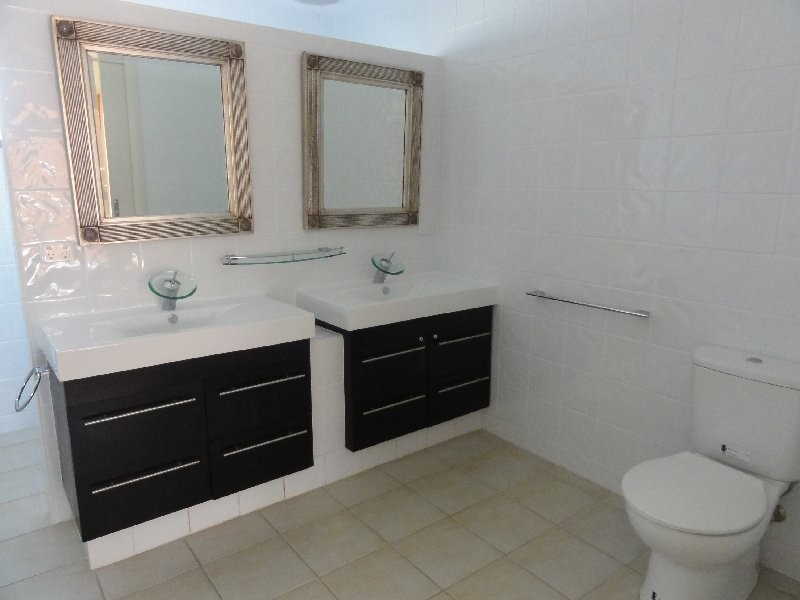 2/89 Beach Pde, Sandy Point VIC 3959