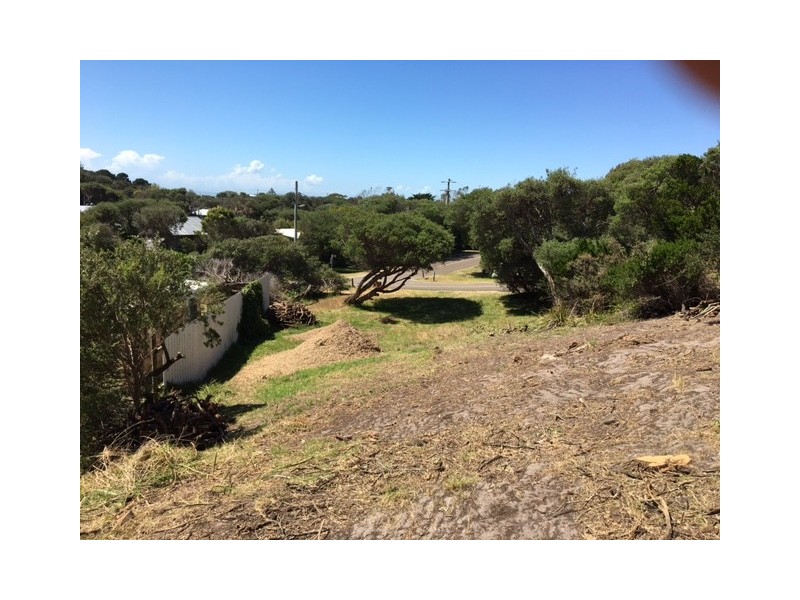 8 Graeme Grove, Sandy Point VIC 3959