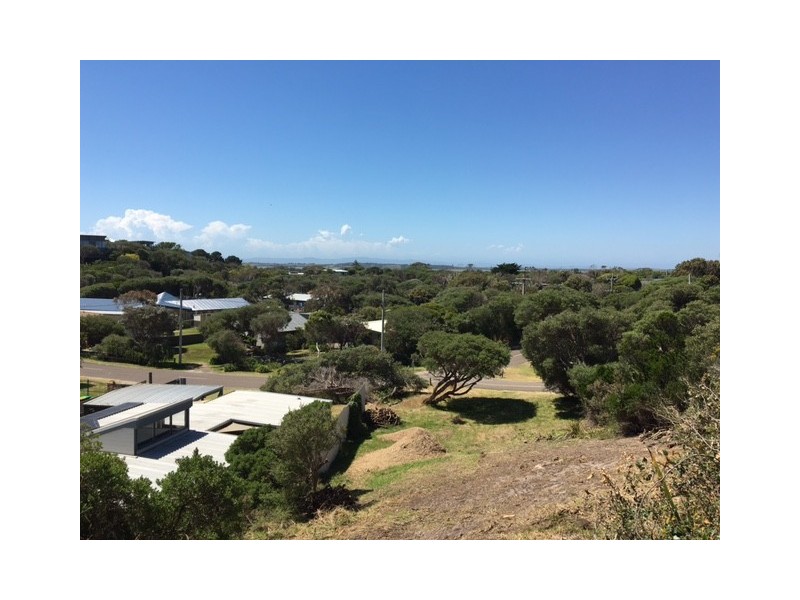 8 Graeme Grove, Sandy Point VIC 3959