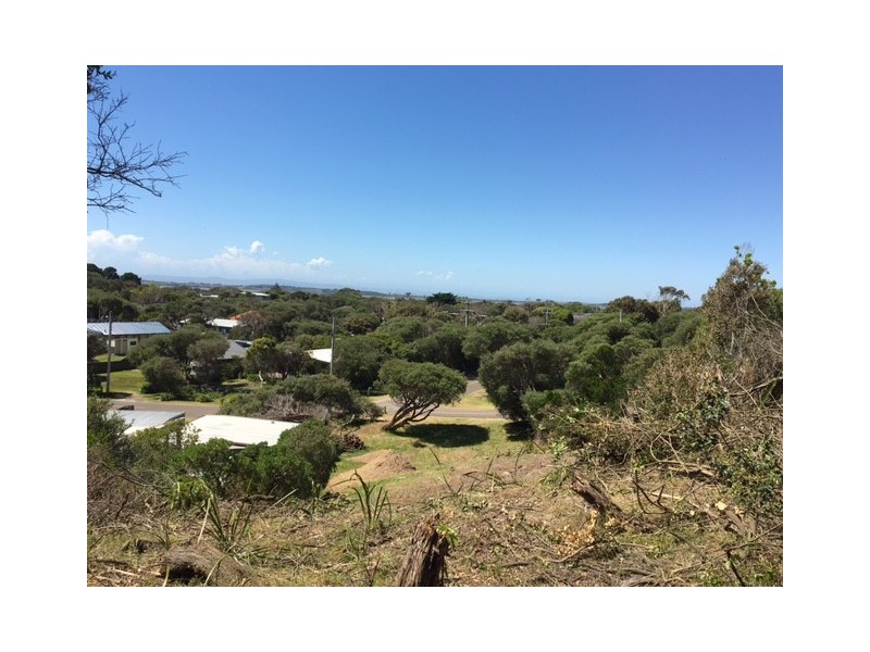 8 Graeme Grove, Sandy Point VIC 3959