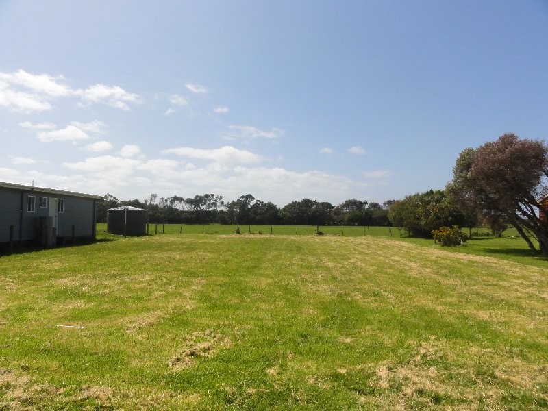 9  Ash Ave, Sandy Point VIC 3959