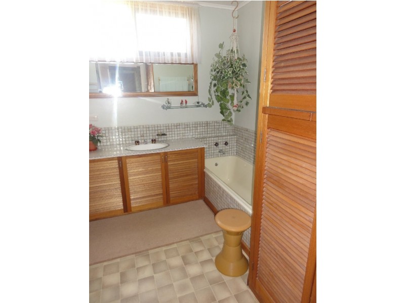 13 Railway Ave, Welshpool VIC 3966