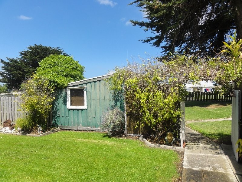 13 Railway Ave, Welshpool VIC 3966