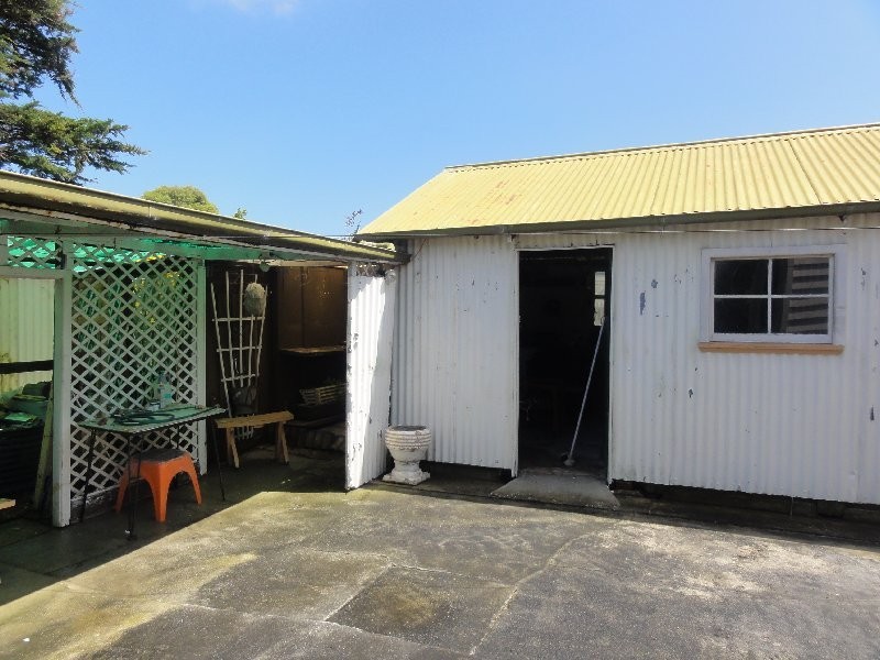 13 Railway Ave, Welshpool VIC 3966