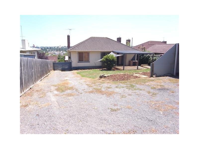 18 Burton Street, Warragul VIC 3820