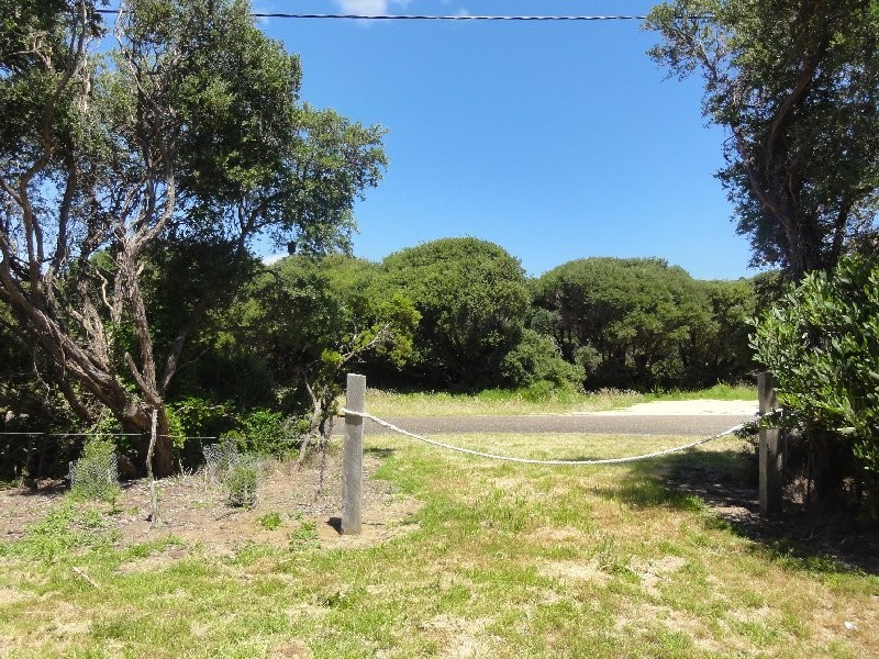 15 Manuka St, Sandy Point VIC 3959