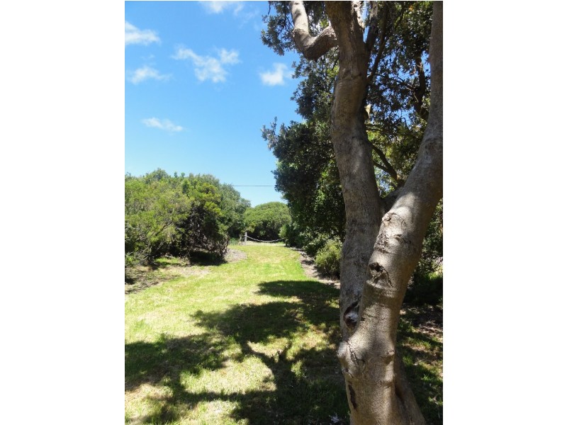 15 Manuka St, Sandy Point VIC 3959