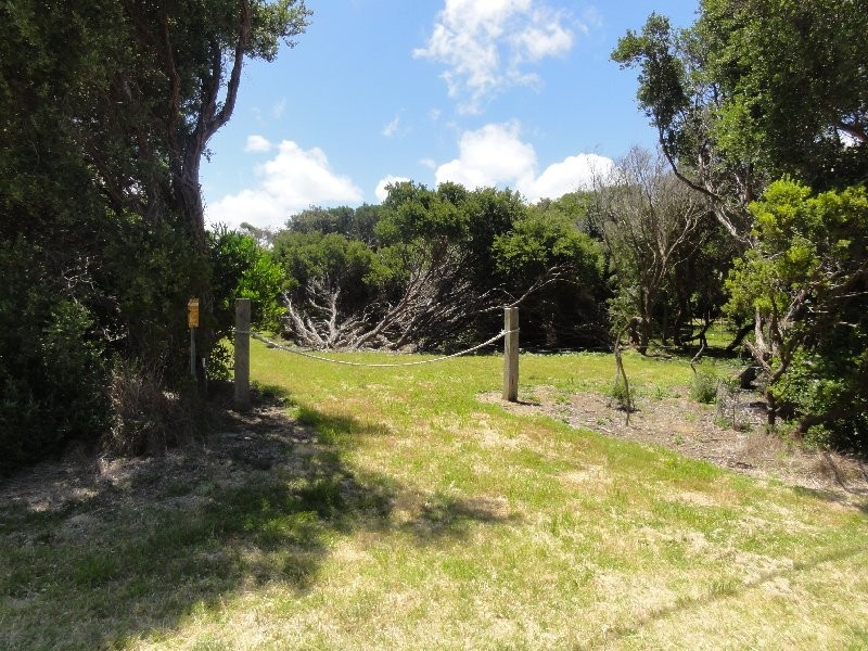 15 Manuka St, Sandy Point VIC 3959