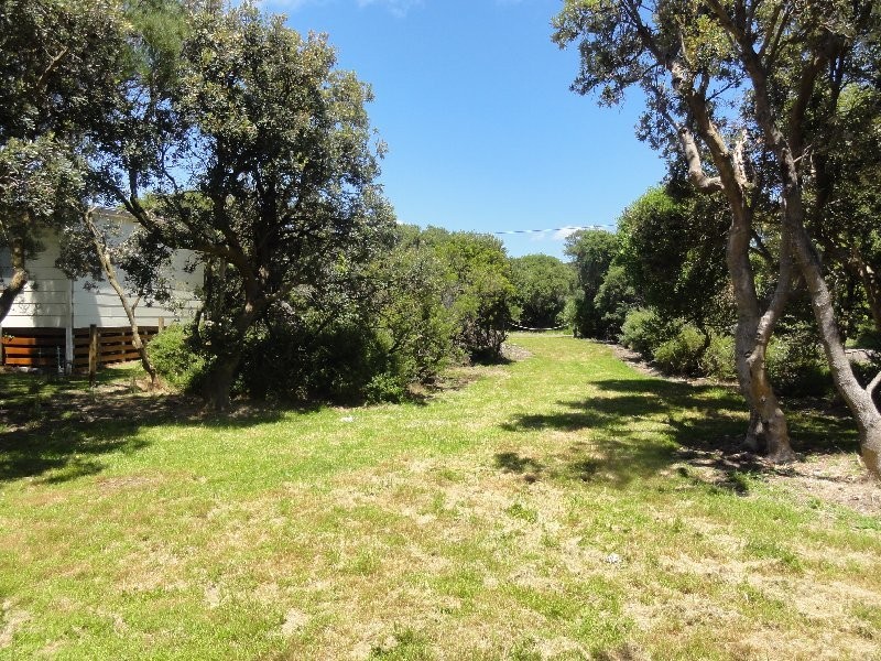 15 Manuka St, Sandy Point VIC 3959