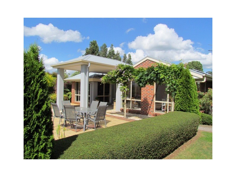 27 Simper Court, Drouin VIC 3818