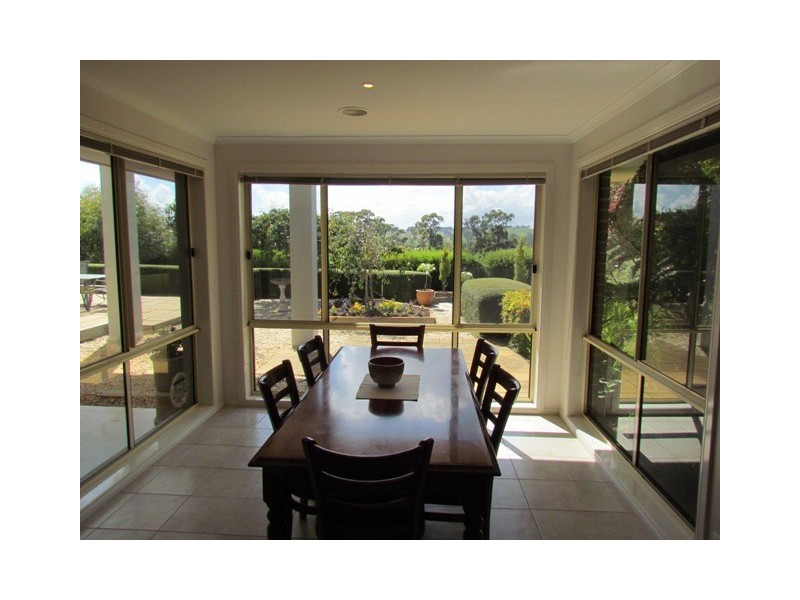 27 Simper Court, Drouin VIC 3818