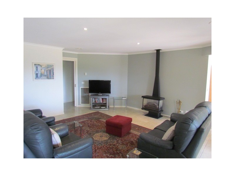 27 Simper Court, Drouin VIC 3818