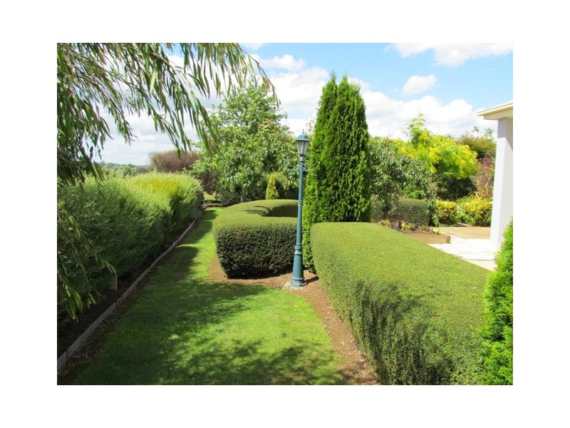 27 Simper Court, Drouin VIC 3818