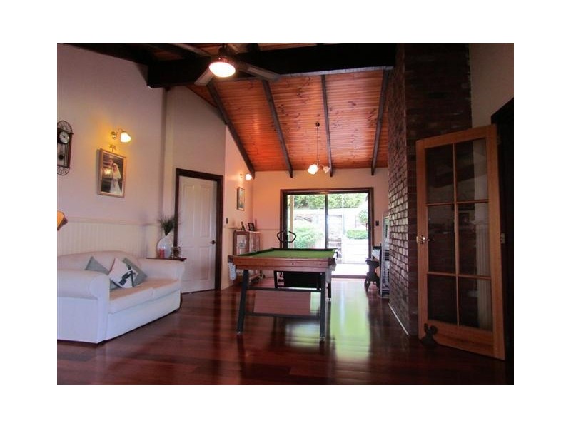 25 Hutchison Road, Jindivick VIC 3818