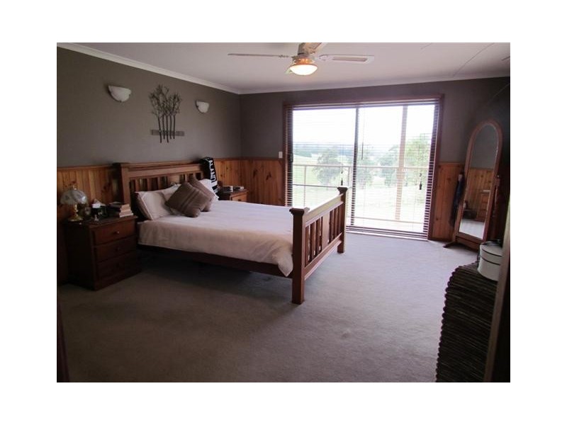 25 Hutchison Road, Jindivick VIC 3818