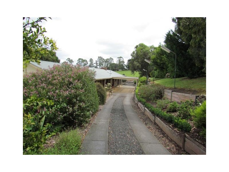 25 Hutchison Road, Jindivick VIC 3818