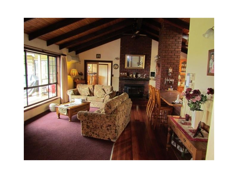 25 Hutchison Road, Jindivick VIC 3818