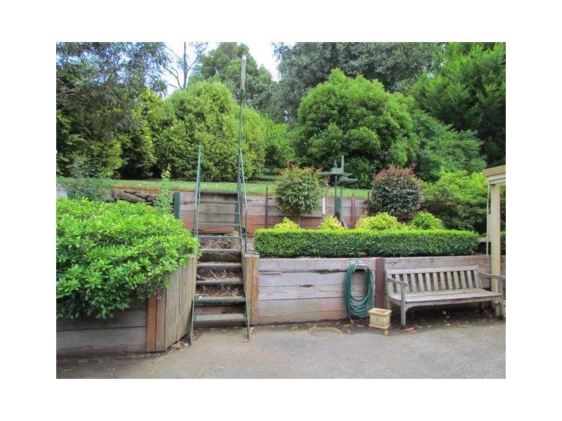 25 Hutchison Road, Jindivick VIC 3818