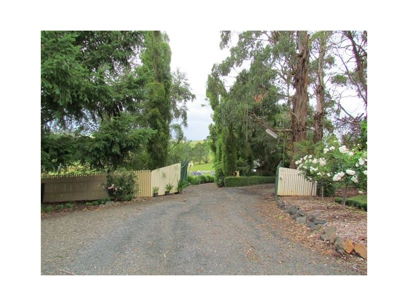 25 Hutchison Road, Jindivick VIC 3818