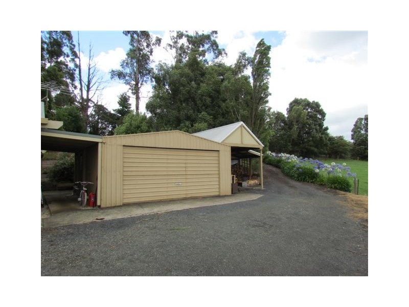 25 Hutchison Road, Jindivick VIC 3818