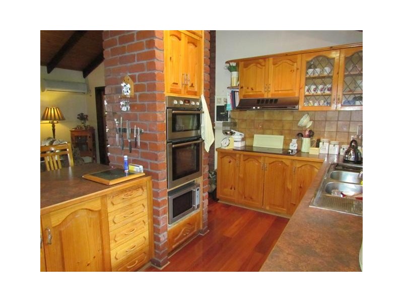 25 Hutchison Road, Jindivick VIC 3818