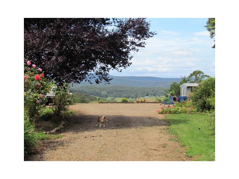 2374 Willow Grove Road, Hill End VIC 3825