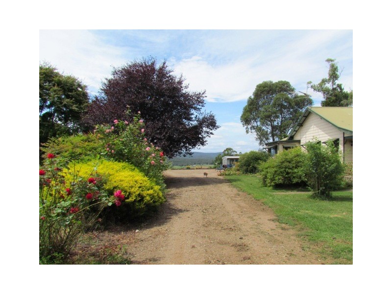 2374 Willow Grove Road, Hill End VIC 3825