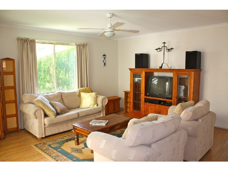 1 Tecoma Ave, Sandy Point VIC 3959