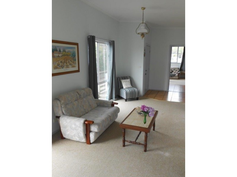 8 Brown St, Waratah Bay VIC 3959