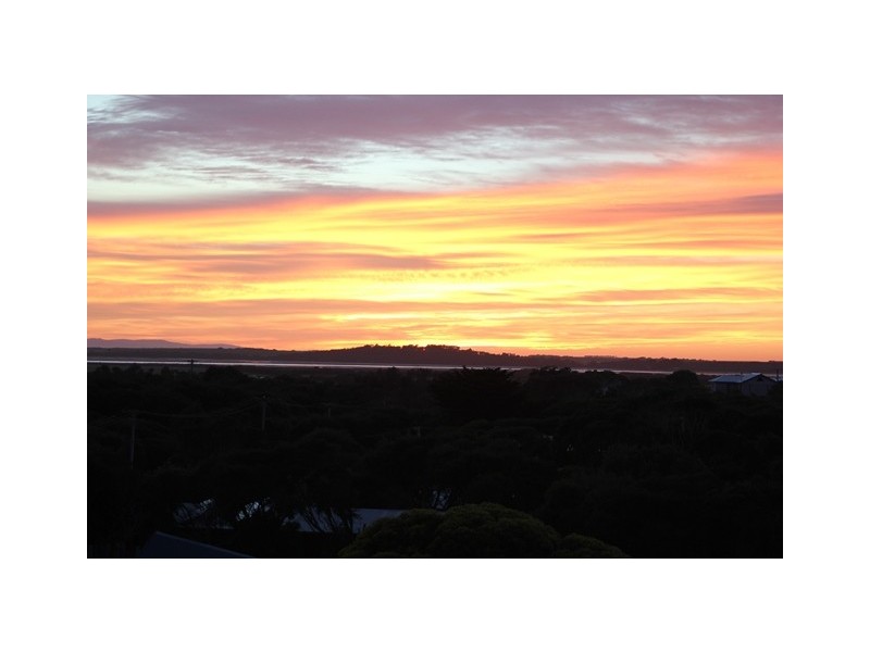 4 Acacia St, Sandy Point VIC 3959