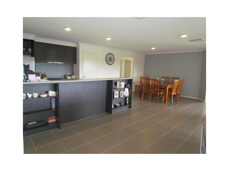 3 Vivian Court, Drouin VIC 3818