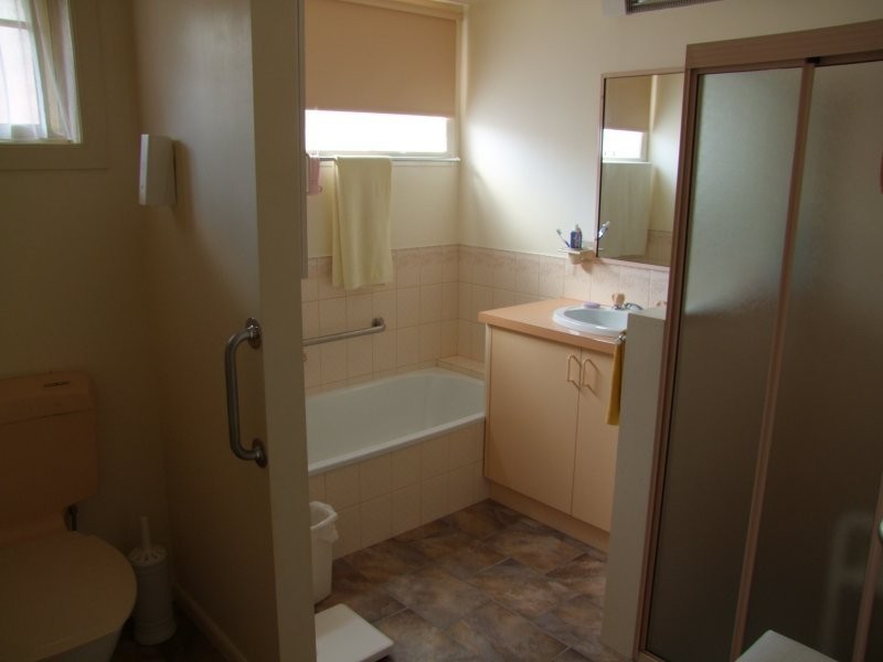 2/18 Clinton Court, Leongatha VIC 3953