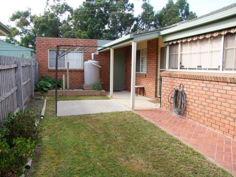 2/18 Clinton Court, Leongatha VIC 3953