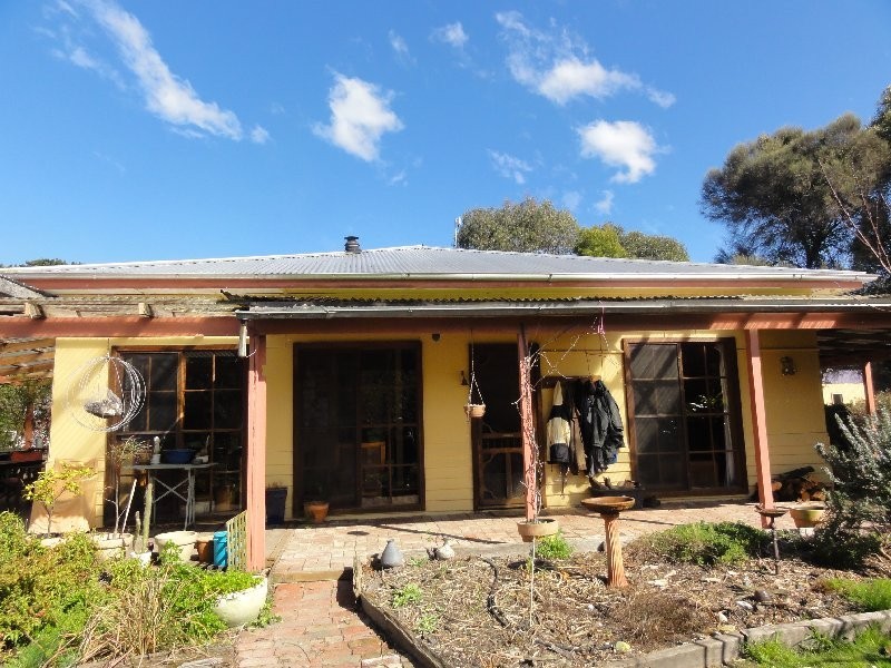 27 Agnes River Rd, Welshpool VIC 3966