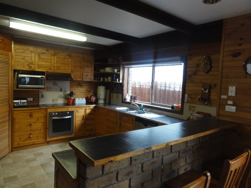 8 Landy Rd, Foster VIC 3960