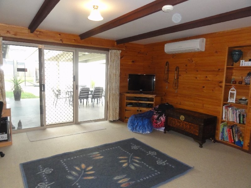 8 Landy Rd, Foster VIC 3960
