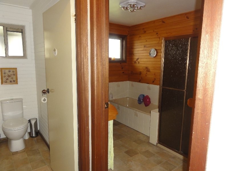 8 Landy Rd, Foster VIC 3960